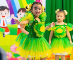 Ái nữ lai Ấn của Võ Hạ Trâm “mất ăn mất ngủ” vì áp lực, được nhạc sĩ Nguyễn Văn Chung gọi là con gái