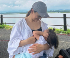 Ái nữ lai Tây nhà Lan Phương hơn 1 tuổi vẫn thèm sữa mẹ, nữ diễn viên bế con cho bú giữa đoàn phim