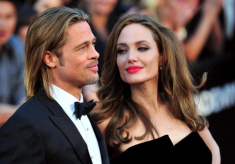 Angelina Jolie chuyên dùng con chọc tức chồng cũ, Brad Pitt đưa tình trẻ tới nơi từng làm đám cưới để “đáp trả”