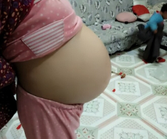 Bà mẹ đau khổ khi con gái 12 tuổi bụng đã phình to, bác sĩ hoang mang khi siêu âm cho đứa trẻ