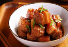 Bao năm kho thịt mãi giờ mới biết, muốn thịt ngon mềm tan trong miệng lại có màu đẹp nhất định phải làm điều này!