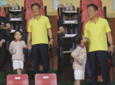 Bầu Hiển dắt cháu đích tôn đi xem bóng đá, “con dâu hào môn” Đỗ Mỹ Linh được khen hết lời khi “đảo ngói”