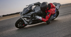 BMW S1000RR - Biểu tượng siêu mô tô chạm mốc 1.000 chiếc tại Ấn Độ