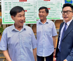 Bố chồng tỷ phú của Tăng Thanh Hà âm thầm đi làm thiện nguyện, mang danh “ông vua hàng hiệu” nhưng luôn giản dị