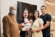 Bố Võ Hạ Trâm từ chùa về thăm cháu ngoại