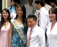 Bóng hồng bí ẩn đi qua đời tỷ phú Hoàng Kiều: Từ chối đại gia nghìn tỷ, giàu kếch xù nhưng quyết không thuê giúp việc