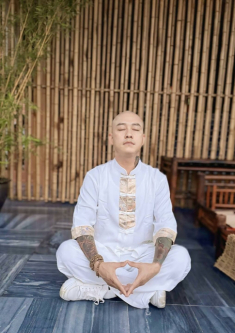 Ca sĩ Tuấn Hưng quy y