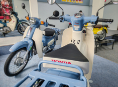Cận cảnh phiên bản đặc biệt Honda Super Cub 50 Final Edition vừa cập bến thị trường Việt Nam