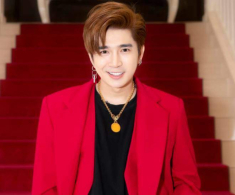 Chi Dân: Nam ca sĩ từng được mẹ vay tiền giúp gây dựng sự nghiệp trước khi qua đời, livestream khóc xin lỗi khán giả
