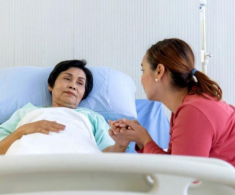 Chị dâu bất ngờ tặng lại tôi túi vàng mà mẹ chồng đã cho, tôi đỏ mặt với lời giải thích của chị