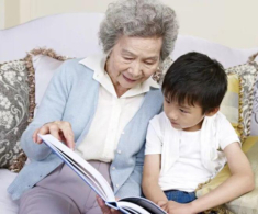 Chị dâu nói mẹ chồng già ăn ít, góp cho tôi 4 triệu quá nhiều, nào ngờ bà đưa hết lương cho tôi