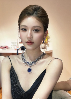 Chiêu biến mặt tròn thành mặt V-line của Triệu Lộ Tư