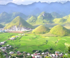 Chốn “bồng lai tiên cảnh” ở Hà Giang có hình dáng “ngượng đỏ mặt”, gắn với chuyện tình của nàng tiên, hút khách quanh năm