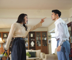 Chồng cưng chiều tôi suốt 34 năm, đến khi em chồng hiến máu, tôi mới biết bí mật của anh