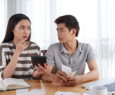 Chồng không cho tôi đứng tên trong sổ đỏ của anh, câu đáp trả của mẹ chồng khiến tôi kinh ngạc