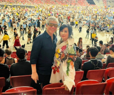 Chồng Thanh Lam “đi quẩy” với hội bạn toàn ngôi sao của vợ, bác sĩ từng không quen ngành showbiz nay như “hòa tan”