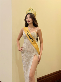 Clip HH Quế Anh giật mic thí sinh Campuchia tại Miss Grand International, tự đòi hát tiếng Hàn rồi lắp bắp vì không thuộc lời