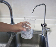 Có cần thiết phải lắp máy lọc nước cho nguồn nước máy không? Câu trả lời nằm ngoài dự đoán của nhiều người