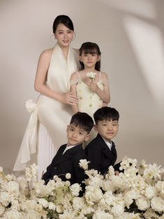 Con gái 8 tuổi ‘xinh như búp bê’ của Thành Đạt - Hải Băng