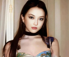 Con gái Lý Á Bằng hoà thuận với vợ mới của bố, 18 tuổi xinh như hoa nhưng lại “bắt đầu hư”