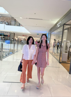 Con gái út nhà Hồng Đào - Quang Minh có chiều cao và nhan sắc như hoa hậu