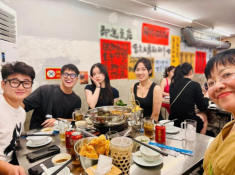 Con trai NSND Công Lý sợ mẹ chủ tịch ở nhà bơ vơ một mình, quyết đưa Thảo Vân đi chơi cùng hội bạn