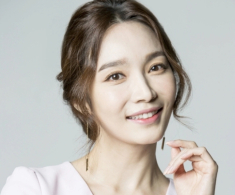 Cuộc hôn nhân ngắn nhất showbiz: Vợ bị chồng đạp vào bụng rồi vứt bỏ trên đường, sau 19 năm “rũ bùn đứng dậy”