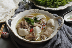Đặc sản vịt om sấu chua Hà Nội, ăn đúng mùa càng chuẩn vị, mách bạn 5 địa chỉ ngon bổ rẻ