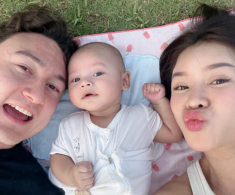 Đặng Văn Lâm và vợ hotgirl tuyển bảo mẫu chăm con trai, lương 13 triệu/tháng, chỉ yêu cầu 3 điều