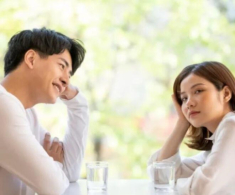 Đêm tân hôn, chồng thủ thỉ vào tai tôi tiết lộ một bí mật, nghe xong tôi ngất lịm