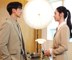 Đến nhà chồng cũ ở 3 ngày để chăm con, tôi khóc nghẹn vì một tin nhắn của người chồng hiện tại