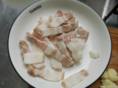 Đi chợ gặp rau siêu giàu vitamin C này mua ngay, xào kiểu này siêu ngon lại trôi cơm, tốt cho tiêu hóa