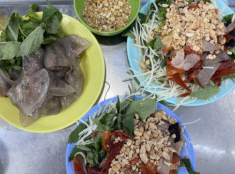 Đi tìm điểm bán món nộm đông nhất Hà Nội dịp hè, có quán nộm “tá lả” hơn 10 năm đắt khách vì ngon bổ rẻ