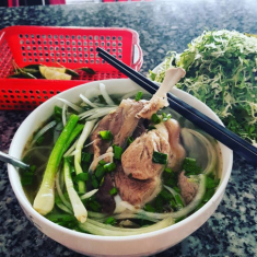 Đi tìm quán bún chìa ngon xuất sắc giữa núi rừng Ban Mê, đặc sản trứ danh với khúc giò khổng lồ, ăn một bát no cả ngày