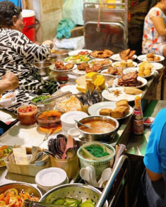 Địa chỉ cơm tấm Sài Gòn chuẩn vị nhà làm, 100.000 đồng/đĩa cơm tấm “bãi rác” vẫn hút khách xếp hàng dài chờ ăn 