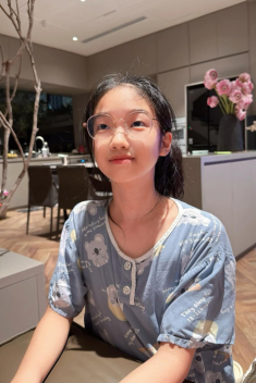 Diễn viên Hương Giang hiếm hoi khoe ảnh con gái 12 tuổi, ái nữ là “bản sao” của mẹ, được gọi là “hoa hậu nhí”