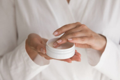 Điều gì xảy ra khi dùng kem dưỡng ban đêm cho ngày và ngày cho đêm? Chị em muốn tiết kiệm tiền phải đọc