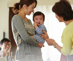 Định mắng con trai vì lén mua nhà cho bố mẹ vợ, tôi cúi mặt xấu hổ khi nghe con nói