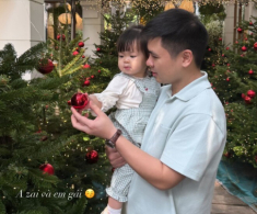Đỗ Mỹ Linh khoe cảnh cậu út nhà Bầu Hiển bế con, chủ tịch giàu có trẻ trung trông như anh trai của ái nữ