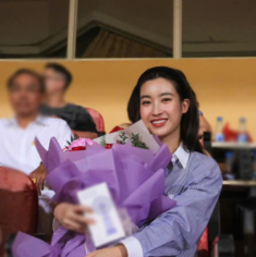 Đỗ Mỹ Linh xứng danh con dâu Bầu Hiển: Siêu xe chục tỷ đưa đón, có người mở cửa không cần chồng chủ tịch