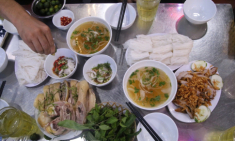 Độc lạ quán phở Nam Định: Phục vụ món ăn có tên “nửa Bắc nửa Nam”, khách xếp hàng từ 4h chiều đến tận đêm 