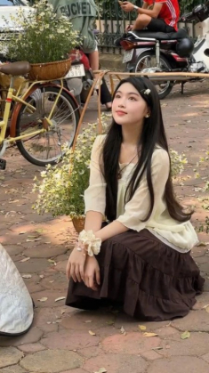 Đu trend “nàng thơ” trời Thu Hà Nội, Lọ Lem lộ nhan sắc thật