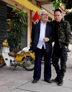 Gã môi giới trong Quỳnh Búp Bê có bố ruột là “ông đầu bạc” đáng kính làng phim: Nhìn không ai nghĩ là cha con