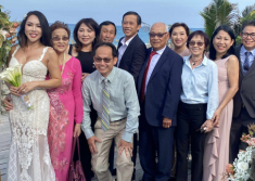 Gia đình Hoài Linh sum họp trong đám cưới em gái ở Mỹ