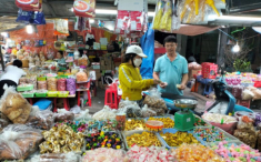 Giữa lòng Bình Dương có khu chợ sầm uất bậc nhất, lúc nào cũng đông đúc vì giá siêu rẻ