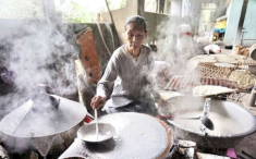 Giữa lòng Đà Nẵng có làng bánh tráng hơn 500 tuổi, được công nhận là Di sản văn hóa cấp Quốc gia