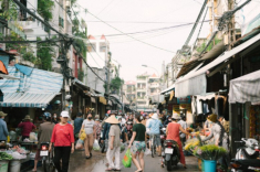 Giữa lòng Sài Gòn có khu chợ tồn tại hơn 60 năm: Là “thiên đường ẩm thực” miền Trung vì đủ món ngon-bổ-rẻ