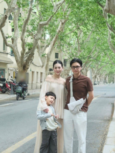 Hai con đáng yêu của Á hậu Tú Anh và chồng trẻ