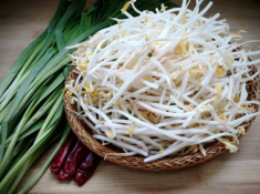 Hai rau này xào với nhau vừa dễ làm lại bổ gan, tráng dương, ăn mùa hè cũng thanh mát