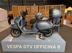 Hình ảnh thực tế của Vespa GTV 310 phiên bản đặc biệt 2025 Officina 8 cực kỳ đẹp